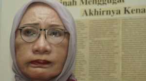 Ratna-Sarumpaet-pesawat