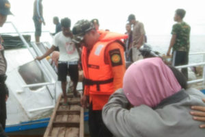 Kapal Tabrak Karang