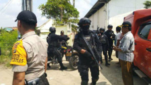 Teroris Meledakkan Diri