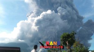 Sinabung Meletus