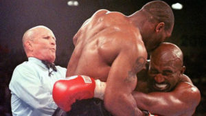 Tyson Gigit Kuping Holyfield