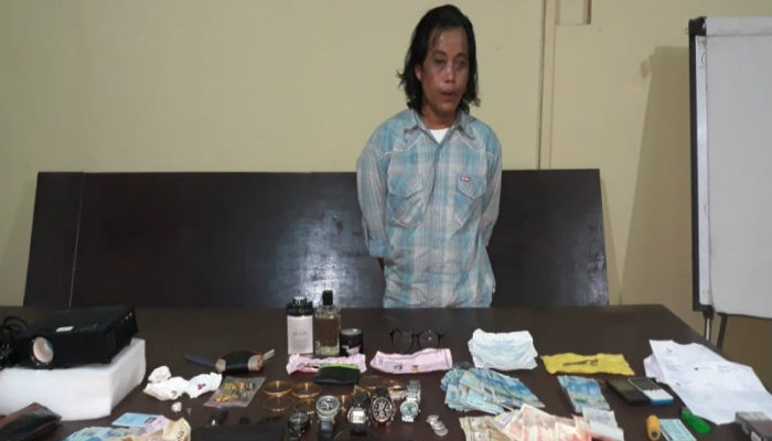 pencuri senjata api polisi