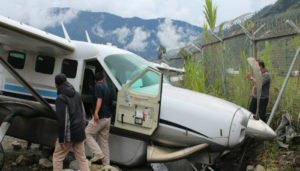 pesawat Demonim tergelincir