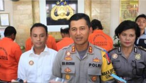 Kakak Adik Dikeroyok