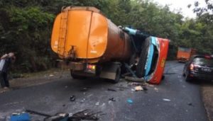 Bus vs Truk Lintas Sumatera