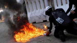 Bendera China Dibakar