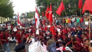 Mahasiswa Padang Demo