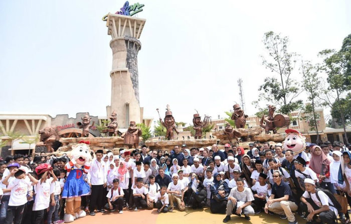 Baru Ini Gubernur Piknik Bersama Ribuan Anak Yatim Dan