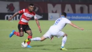 Persib vs Madura United