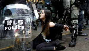 Demonstran Hong Kong Ditangkap