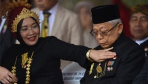 Kiai Ma'ruf dan Istri