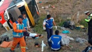 Bus Kramat Djati Kecelakaan