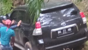 Mobil Hakim Masuk Jurang