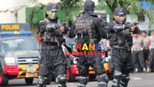 Polisi Berjaga