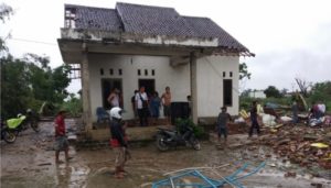 Puting Beliung Sapu Rumah