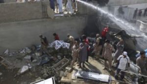 Pesawat Pakistan Jatuh