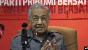 Mahathir Dipecat