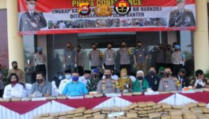 Polda Banten Bakar Ganja