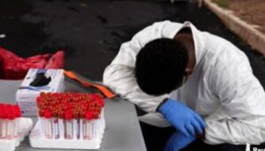 Petugas kesehatan Covid-19