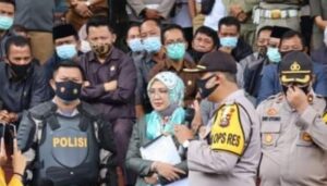 Mahasiswa Pagaralam Demo