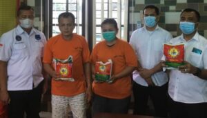 Pasutri Bawa Si Putih