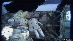 Astronot Capai Bulan