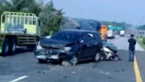 Kecelakaan Mobil Minibus Tol Cipali
