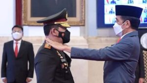 Jokowi Lantik Listyo