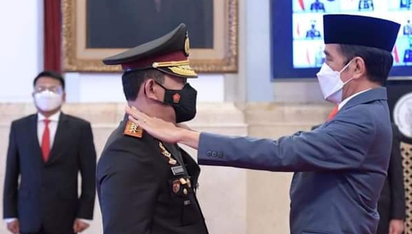 Jokowi Lantik Listyo