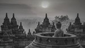 Bulan di Atas Borobudur
