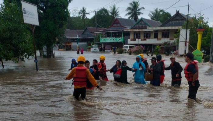 Cuaca Esktrem, Tiga Kabupaten Di Sulawesi Selatan Terendam Banjir ...