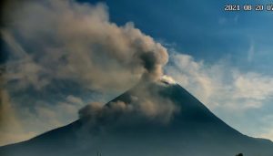 Merapi Hujan Vulkanik