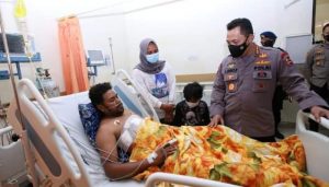 Kapolri Jenguk Anggota