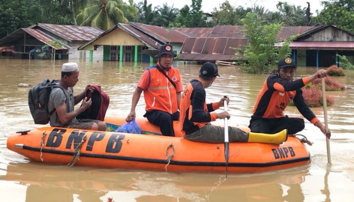 Banjir Kepung Puser