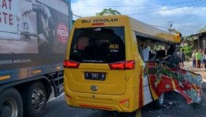 Mobil Santri