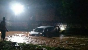 Mobil Tenggelam Banjir