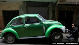Perempuan Mekanik Mobil