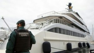 Kapal Pesiar Oligarki