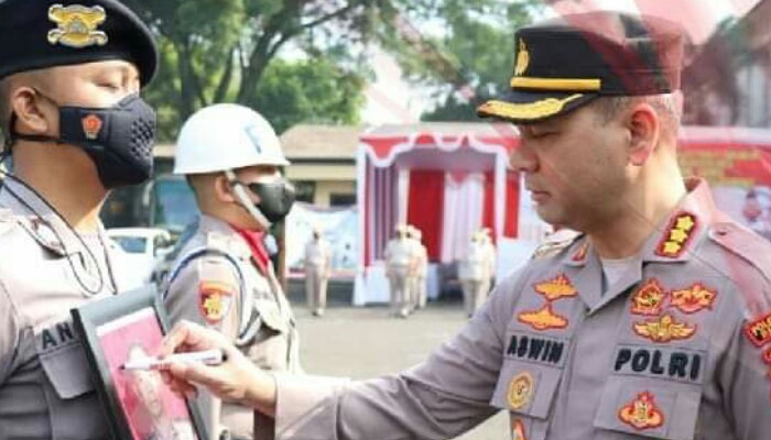 Pecat Polisi Bandung