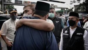 Peluk Anies Baswedan