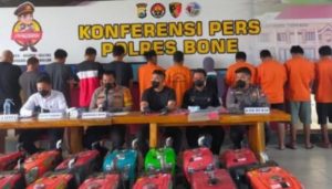 Komplotan Traktor Bone