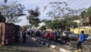 Truk Trailer Terguling