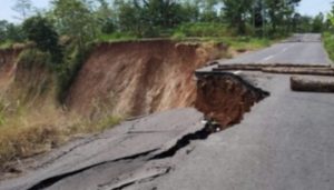 Jalan Ungaran Amblas