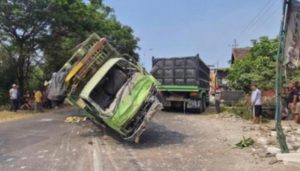 Truk Terguling