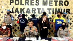 Kapten Bobol Minimarket