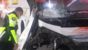 Bus Tabrak Polisi