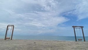 Pinggir pantai