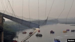 Jembatan India Ambruk