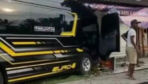 Bus Rombongan Turis China