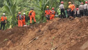 Pencarian Korban Gempa